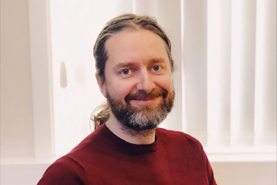 En mann med skjegg