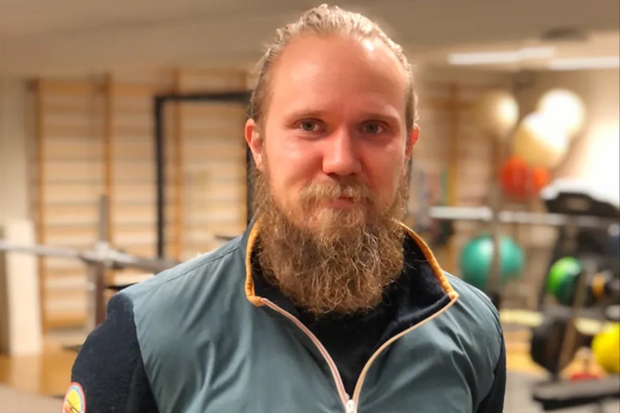 En mann med skjegg