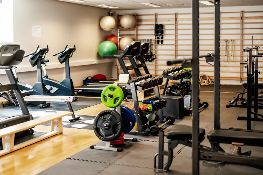 Treningsrom med diverse treningsutstyr