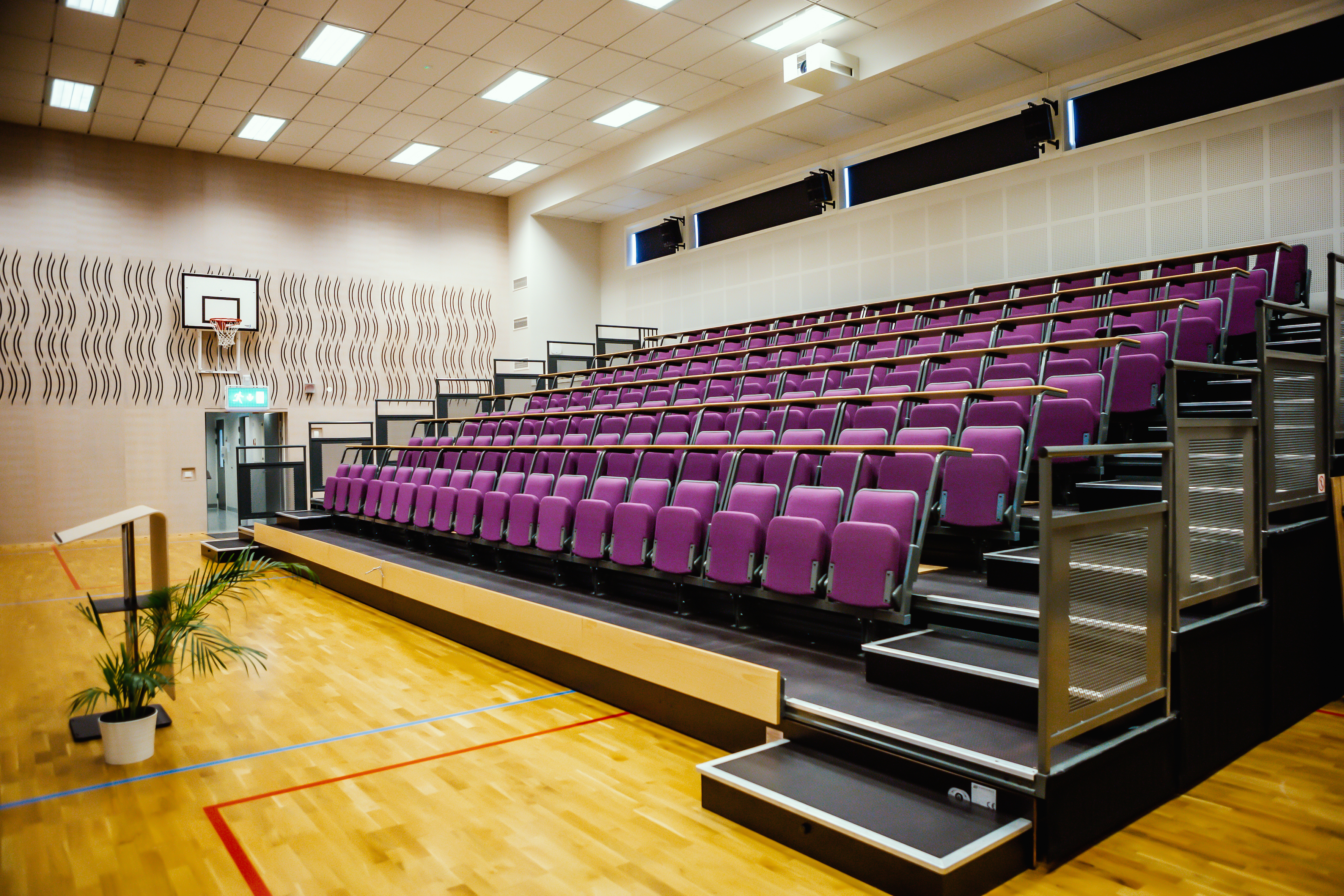 Tribune med seter til publikum