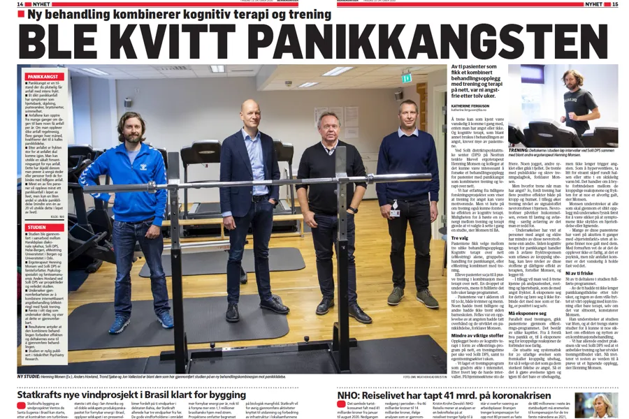 En gruppe mennesker som poserer for et bilde